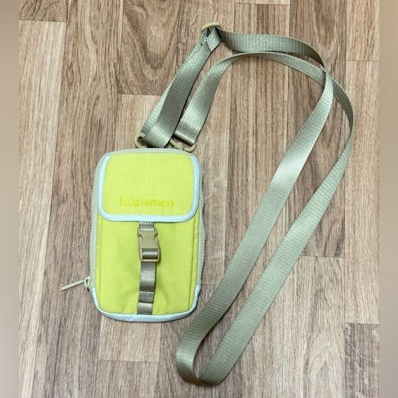 Lululemon Zip Top Crossbody Bag - Picture 2 of 5